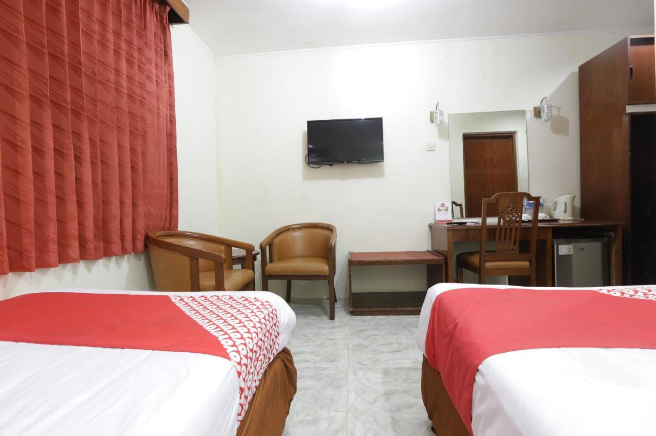 Oyo 108 Hotel Surya Yakarta Exterior foto