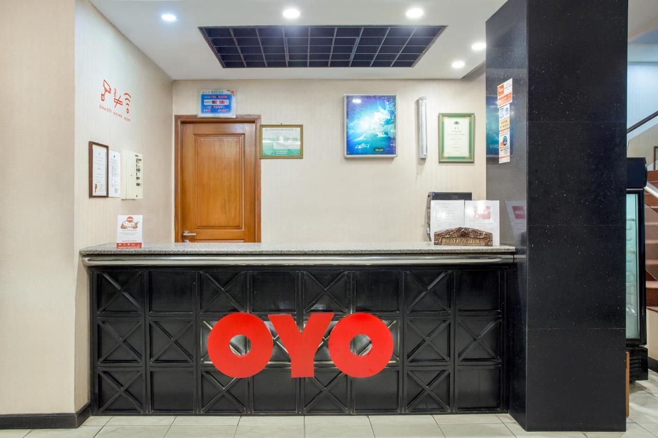 Oyo 108 Hotel Surya Yakarta Exterior foto