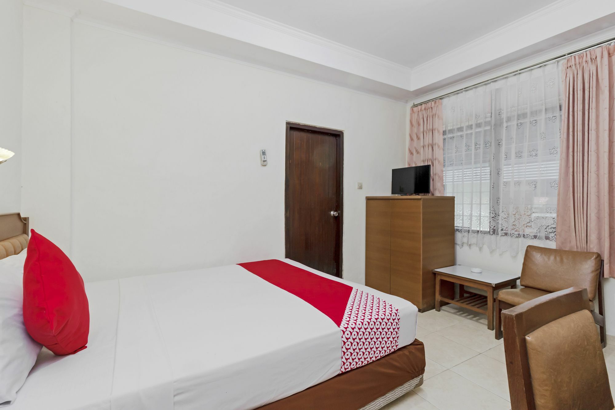 Oyo 108 Hotel Surya Yakarta Exterior foto