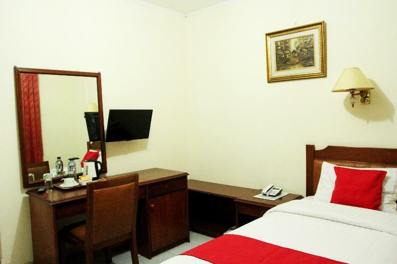 Oyo 108 Hotel Surya Yakarta Exterior foto